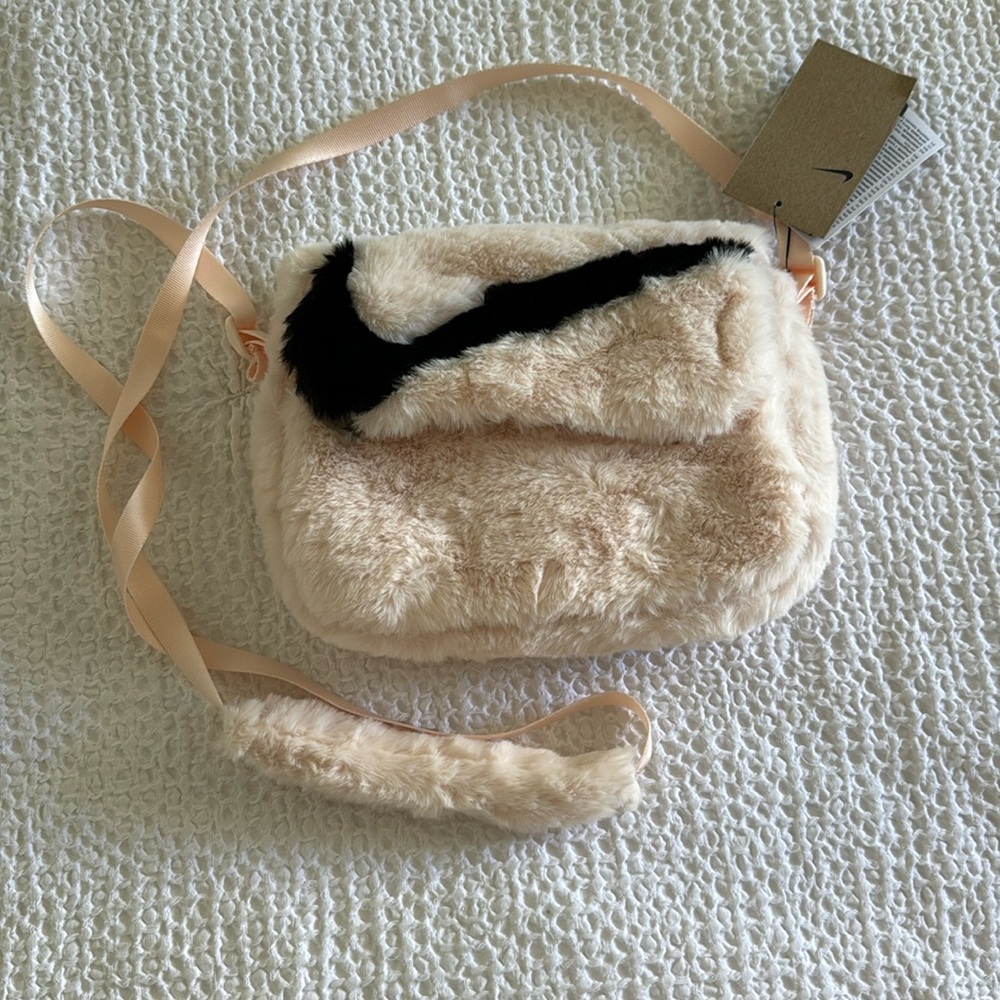 Nike Crossbody - Fuzzy